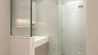 真正做到卫生间干湿分离的方法，洗漱如厕互不打扰，值得收藏