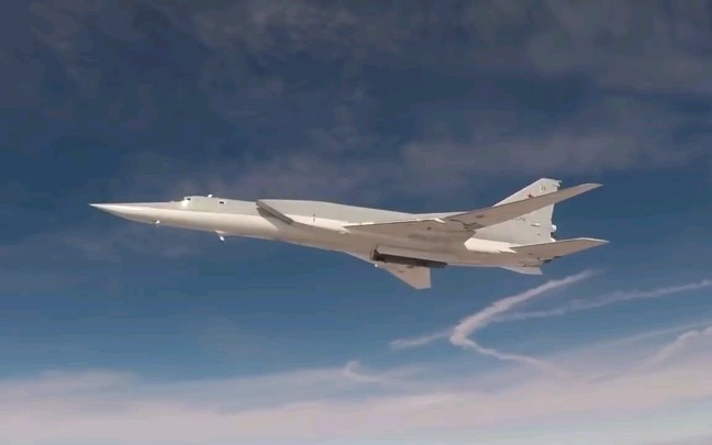 近距离拍摄图22m逆火轰炸机投弹