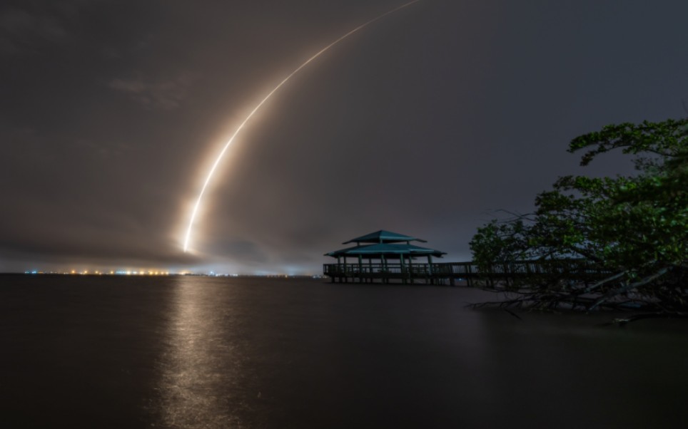 1123日,SpaceX使用12手猎鹰9号火箭发射Eutelsat 10B卫星哔哩哔哩bilibili