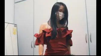 Tải video: 长指甲骷髅魔女，小时候问妈妈：爸爸喜欢弟弟是不是因为我身上比弟弟要少样东西。妈妈说：你女孩子家家的，等长大以后那东西要多少有多少。。现在长大了，曾经得不到就毁掉