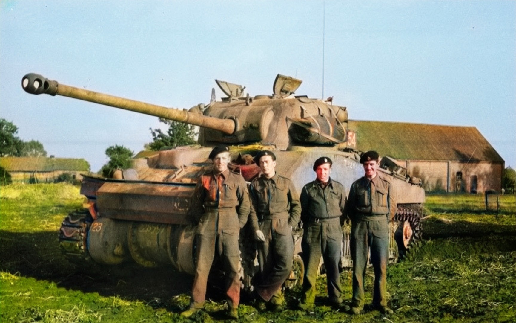 安装了17磅炮的萤火虫坦克面对虎式坦克能有多大胜算?