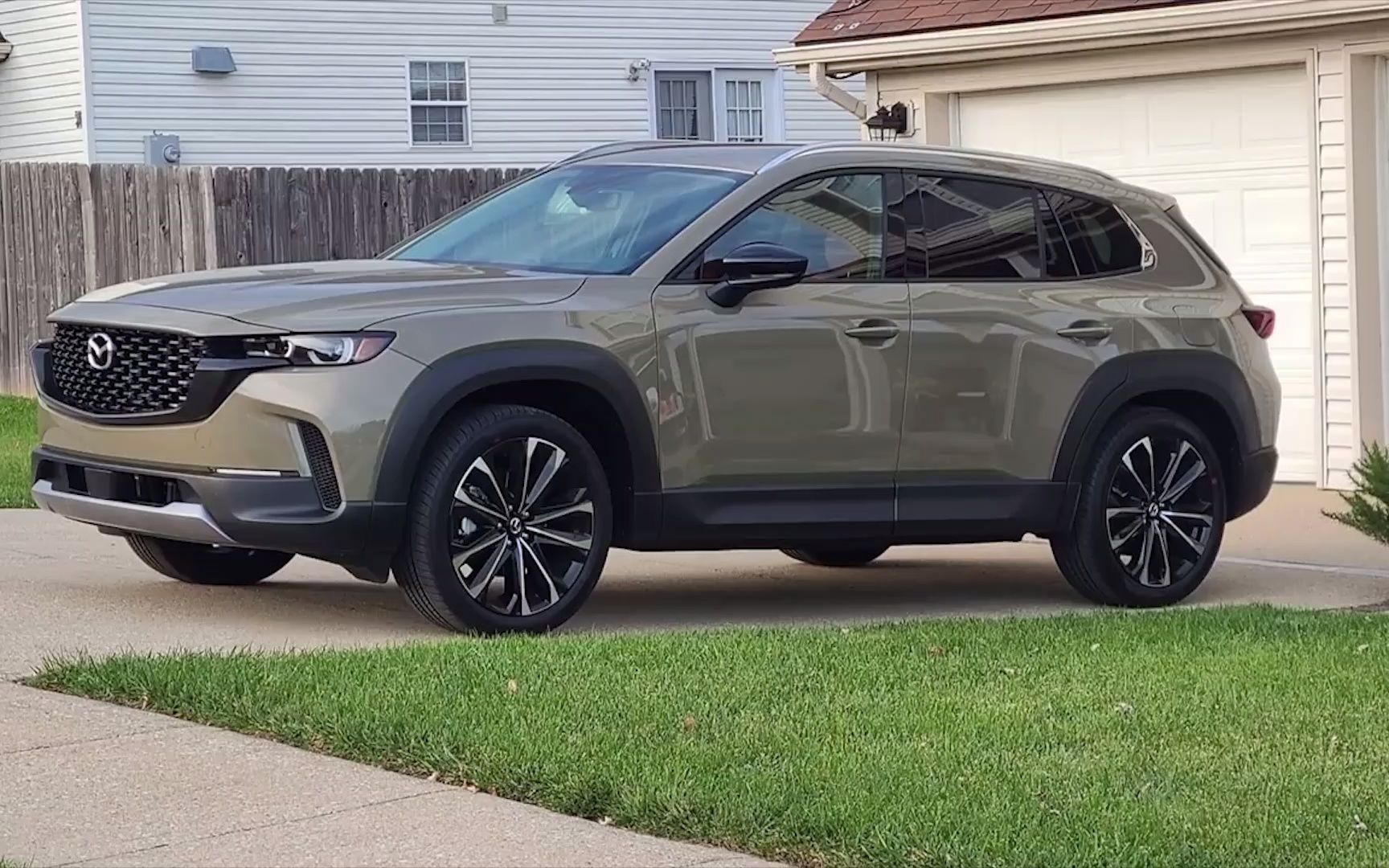 全新2022款长安马自达cx-50牛屎黄配色 后排很小抄宝马满意吗喷们