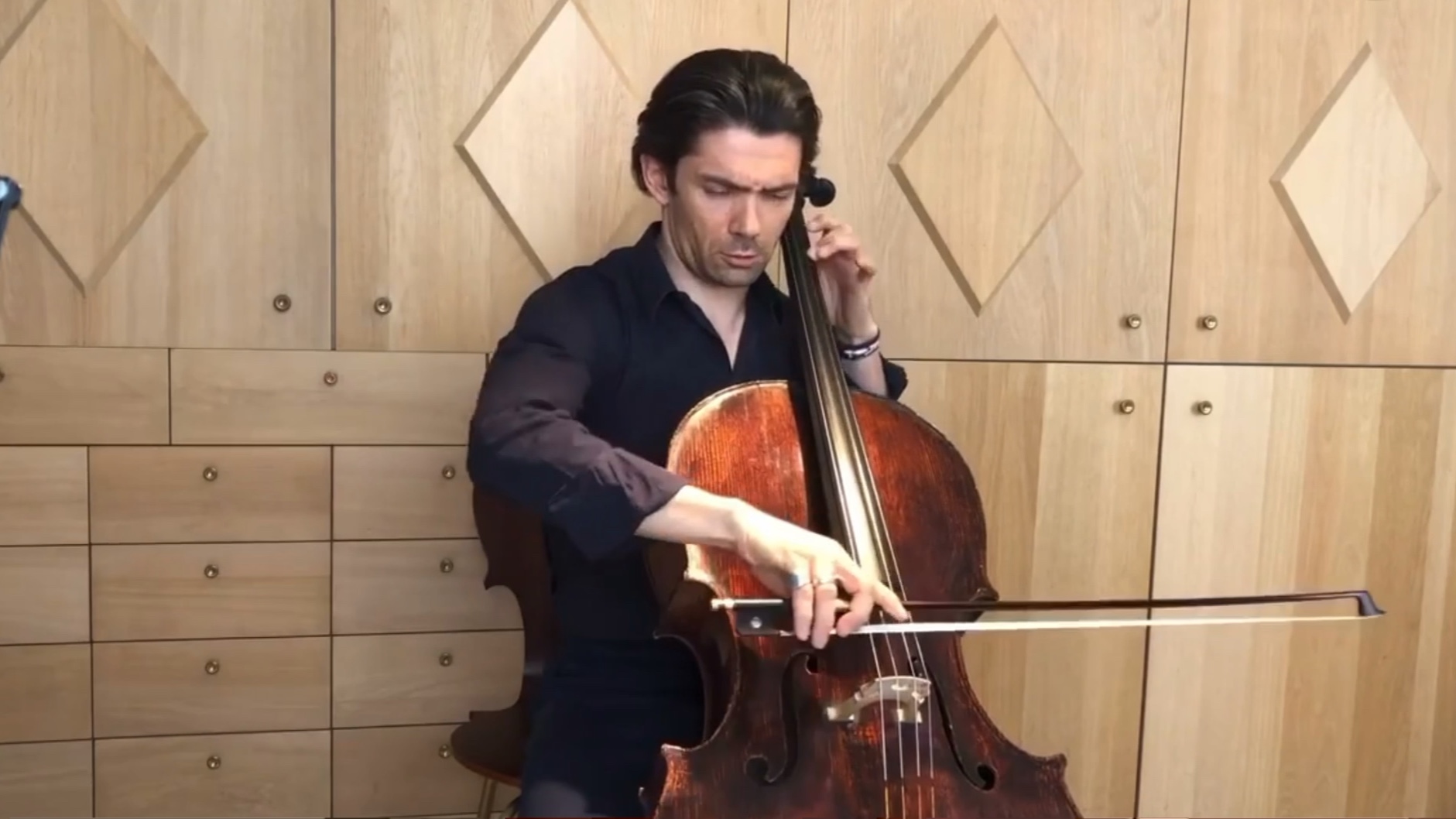 [图]巴赫大提琴无伴奏第四组曲 萨拉班德（Gautier Capucon）