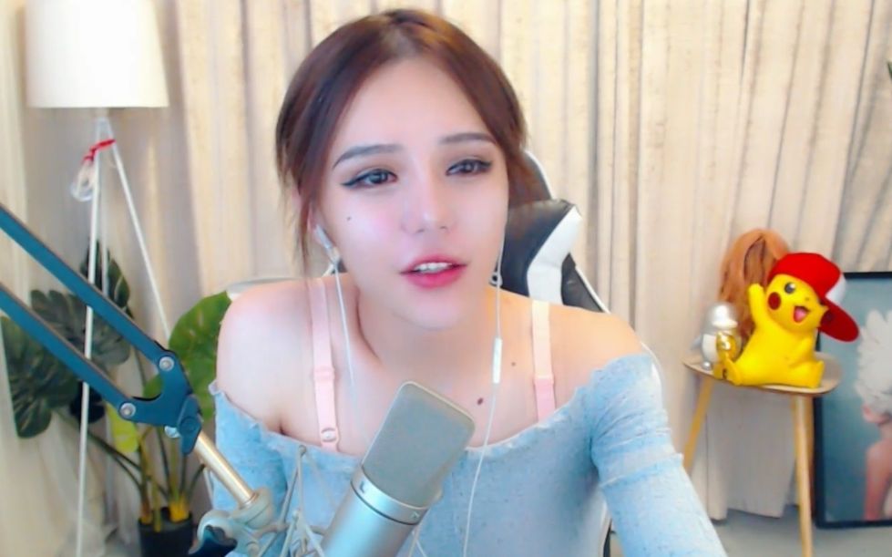 小银酱女装大佬直播20190704