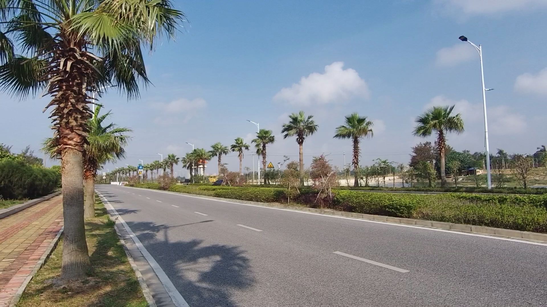 北海海景大道,蓝天白云椰林树影,美不胜收!_哔哩哔哩_bilibili