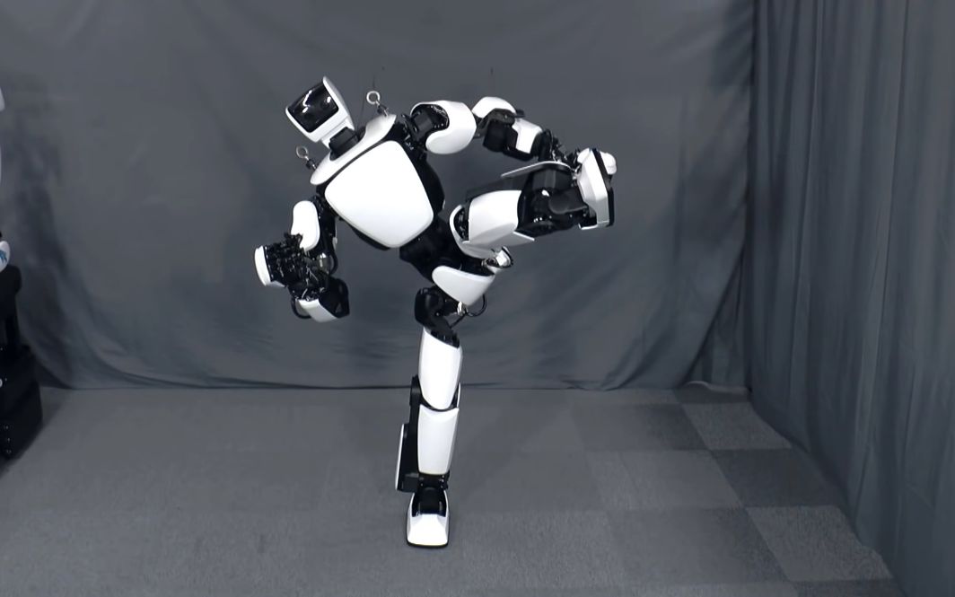 toyota t-hr3人形机器人