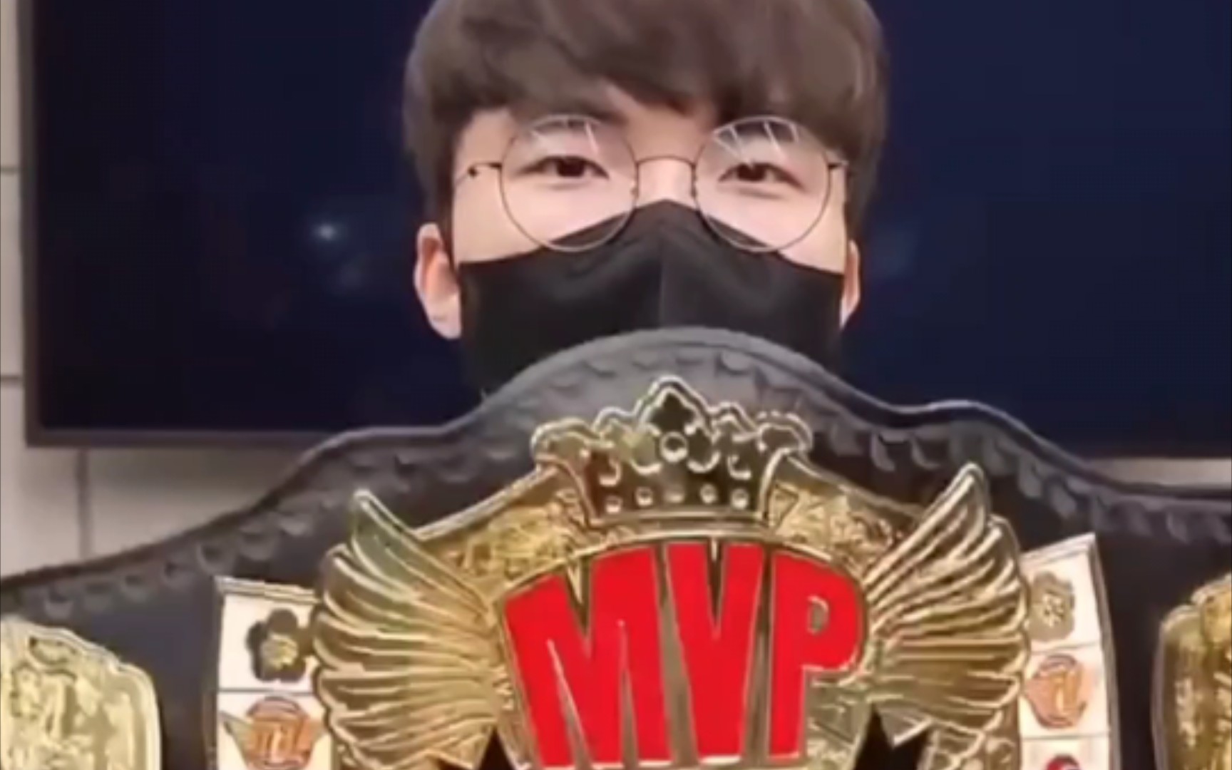 faker已经拿到s13冠军奖牌!