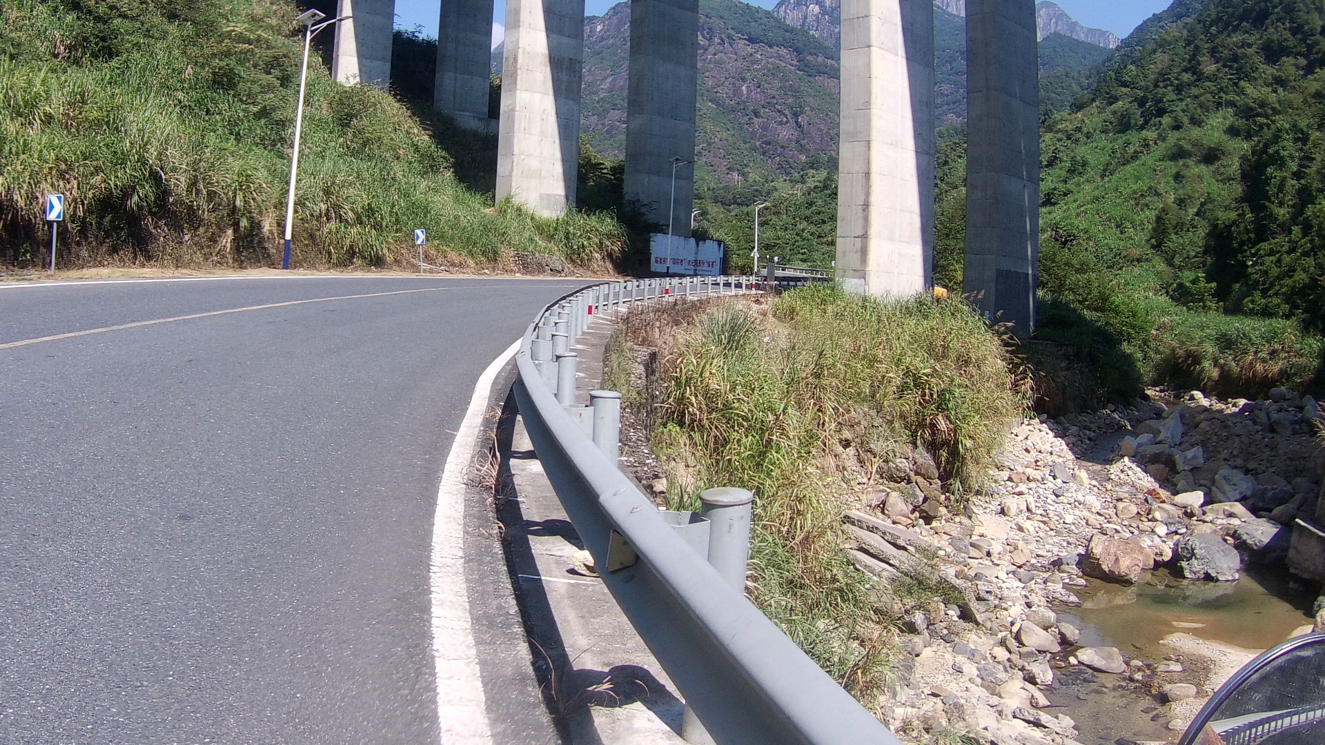 25.摩旅江西,玉山县怀玉山盘山公路,江西省内最舒服的跑山路线