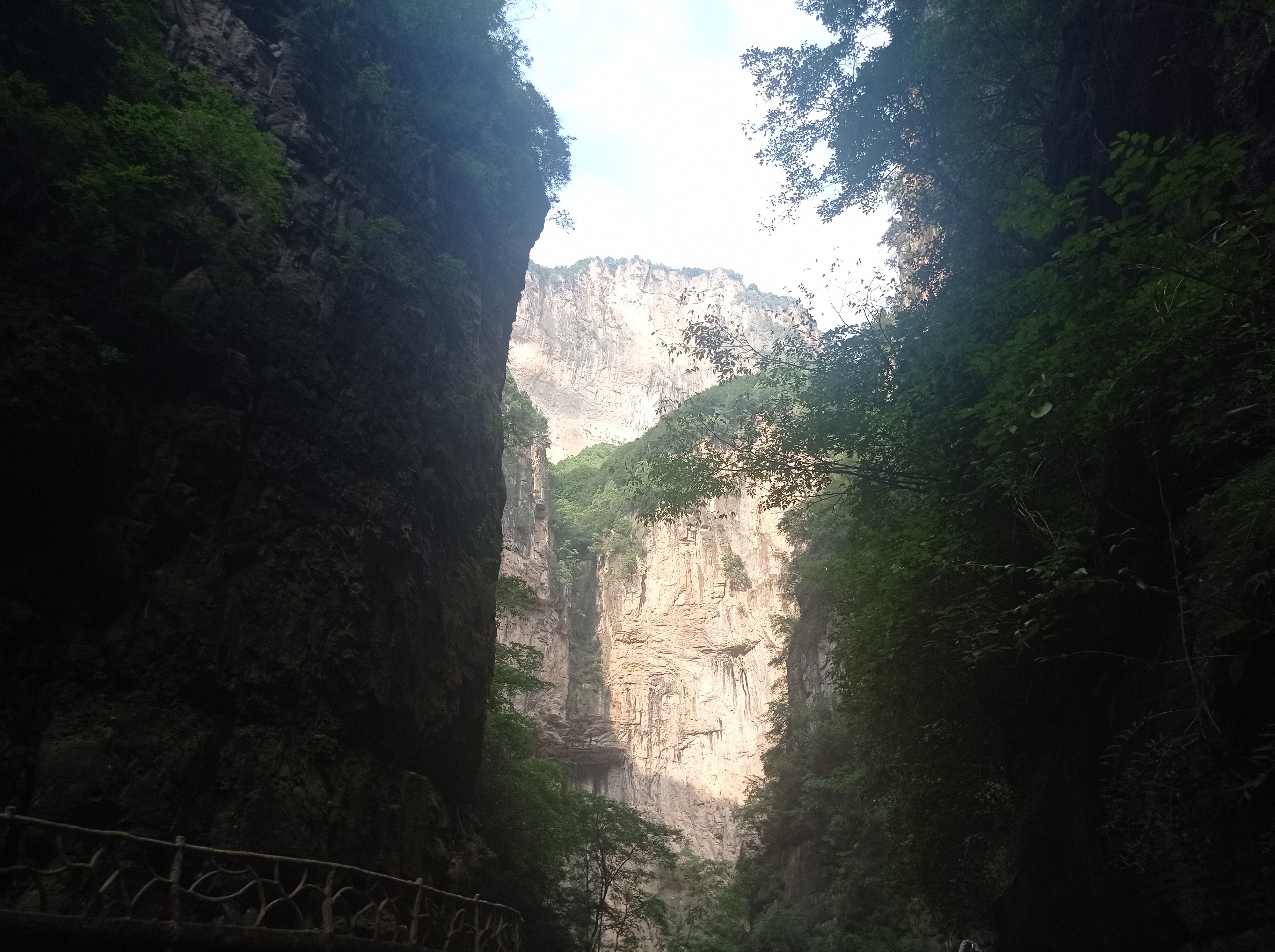 [图]一重山，两重山。山远天高烟水寒，相思枫叶丹 ——李煜《长相思·一重山》