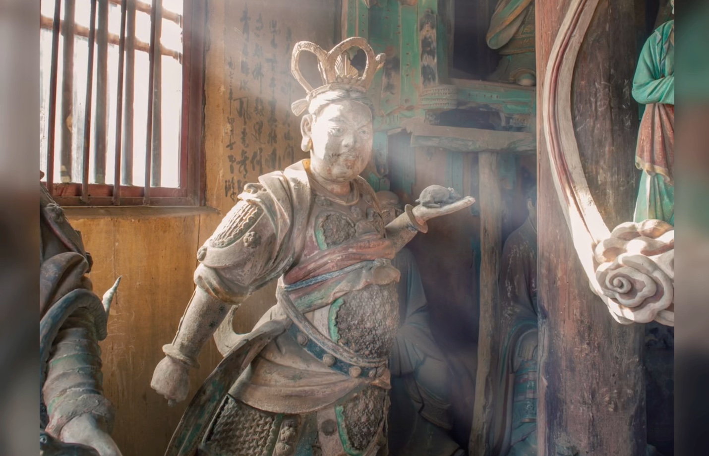 太山龙泉寺观音堂塑像,建于明嘉靖十七年,距今已有480余年,整个堂内雕梁画栋,层次分明哔哩哔哩bilibili