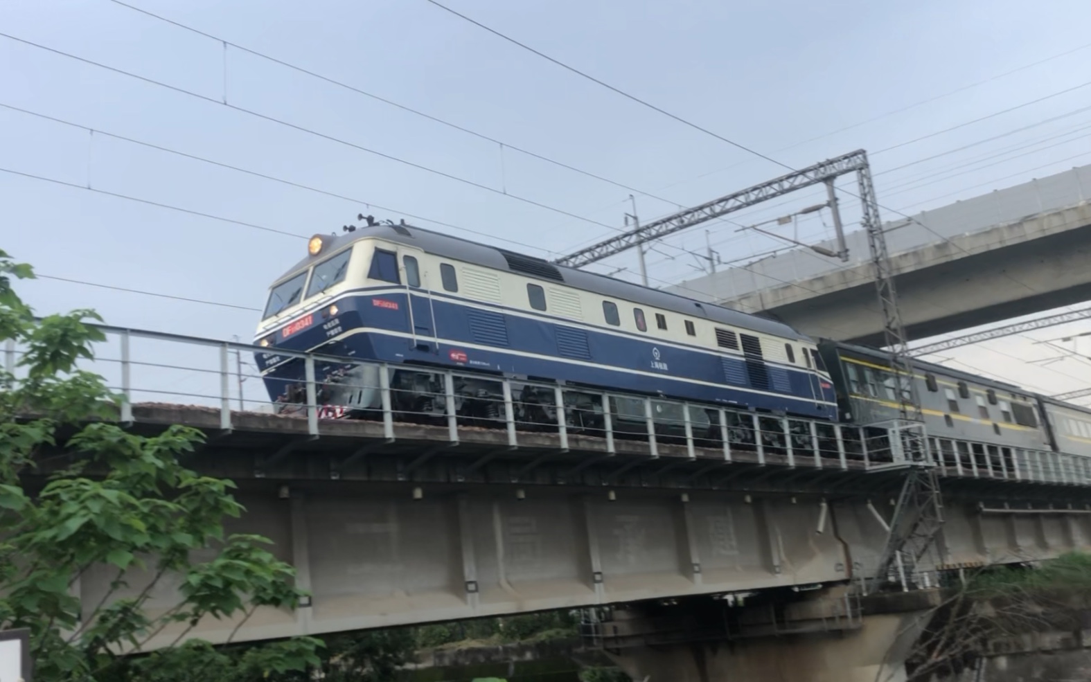 5】上局杭段df110341牵引t7785次(杭州