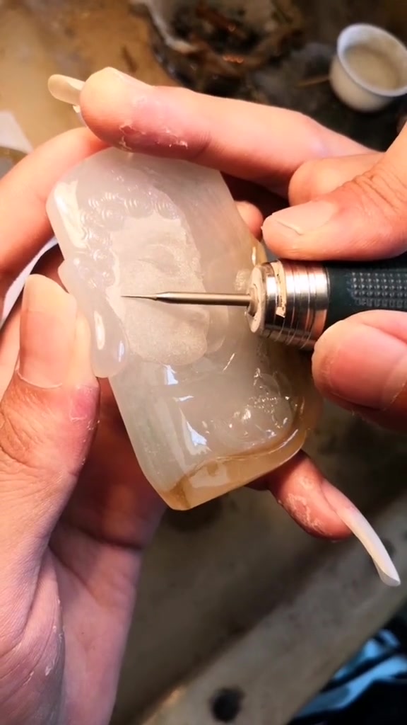 这就是翡翠抛光的磨砂,您见过吗?