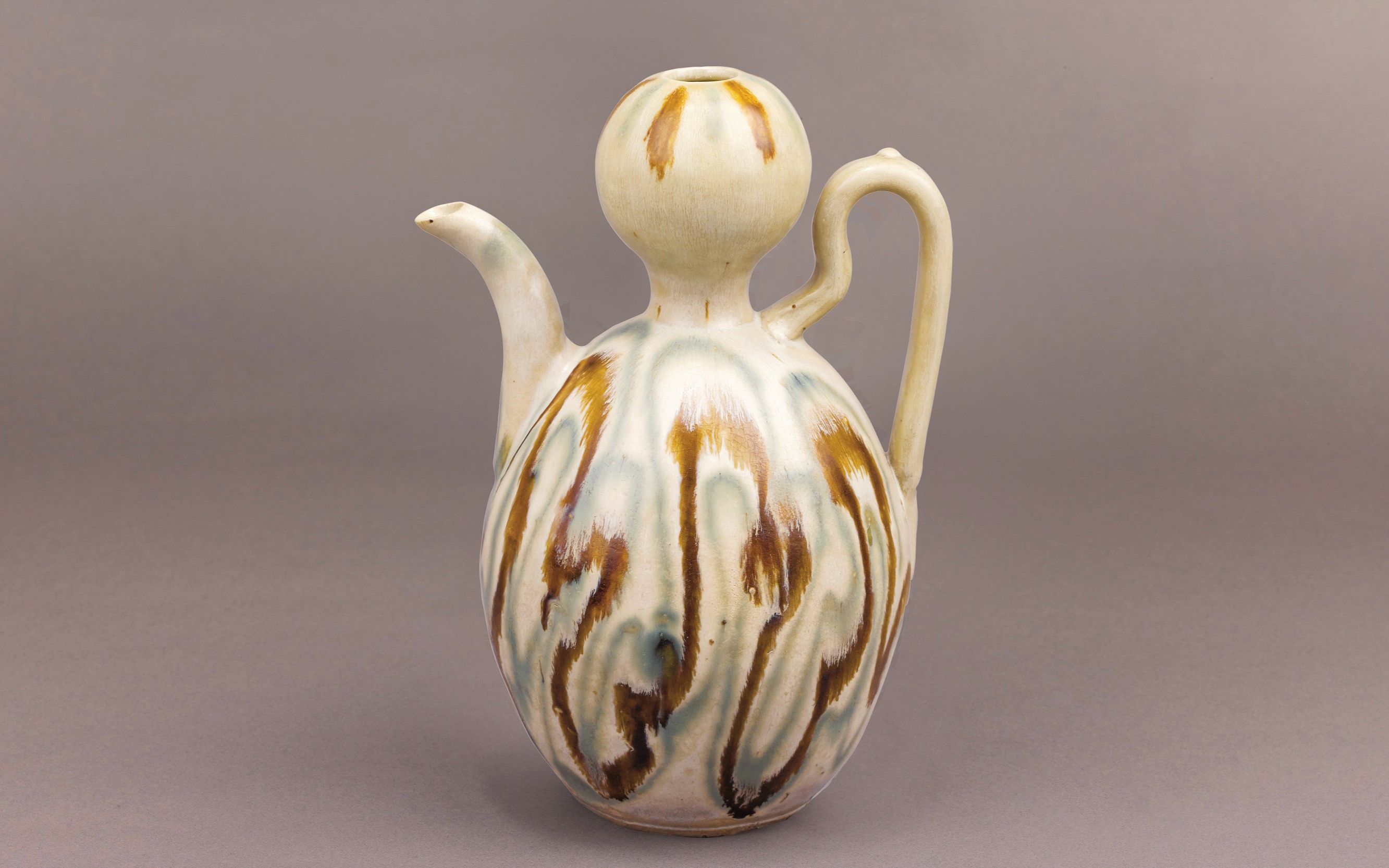 长沙窑青釉褐绿彩云气纹葫芦形执壶