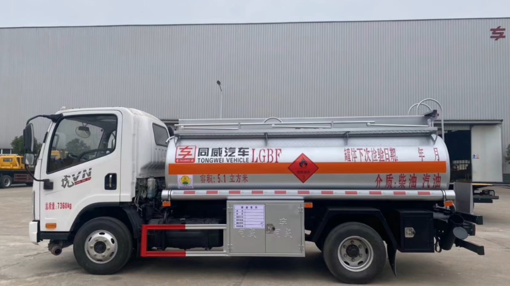 5吨油罐车现车出售,采用潍柴动力,6.3方罐体
