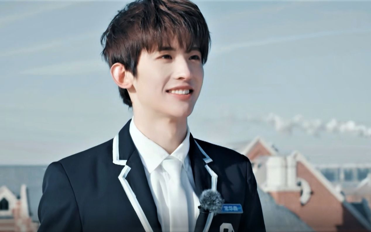 常华森笑起来像王冰冰一样甜的暖男弟弟