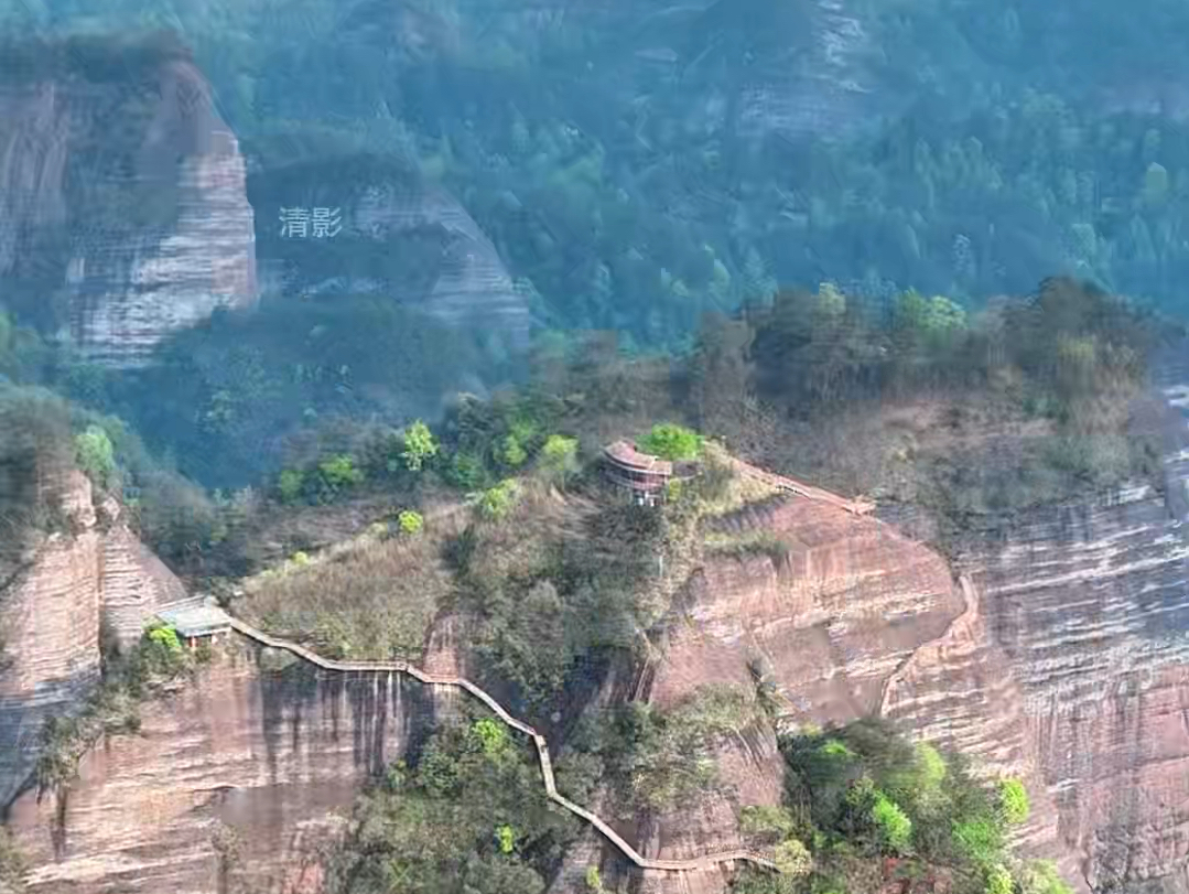 隐藏在湖南怀化三省交界处的万佛山,千座山峰犹如万马奔腾在云雾中拔地而起,形成千峰万壑的壮观景象.哔哩哔哩bilibili