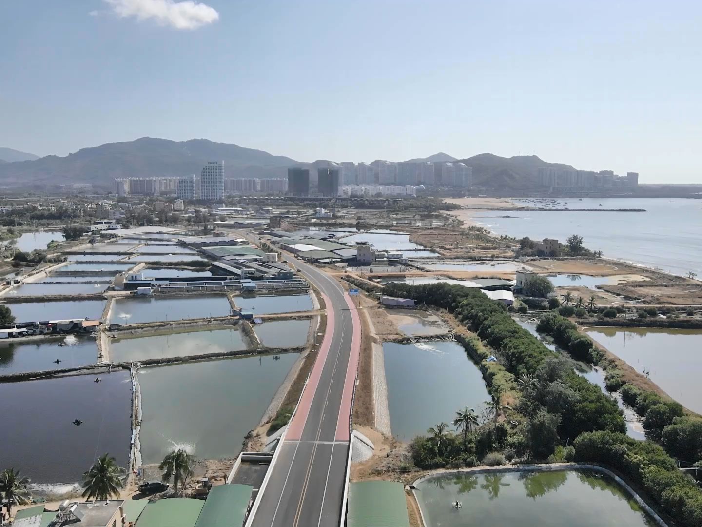 海南环岛旅游公路乐东逐日龙栖观景台