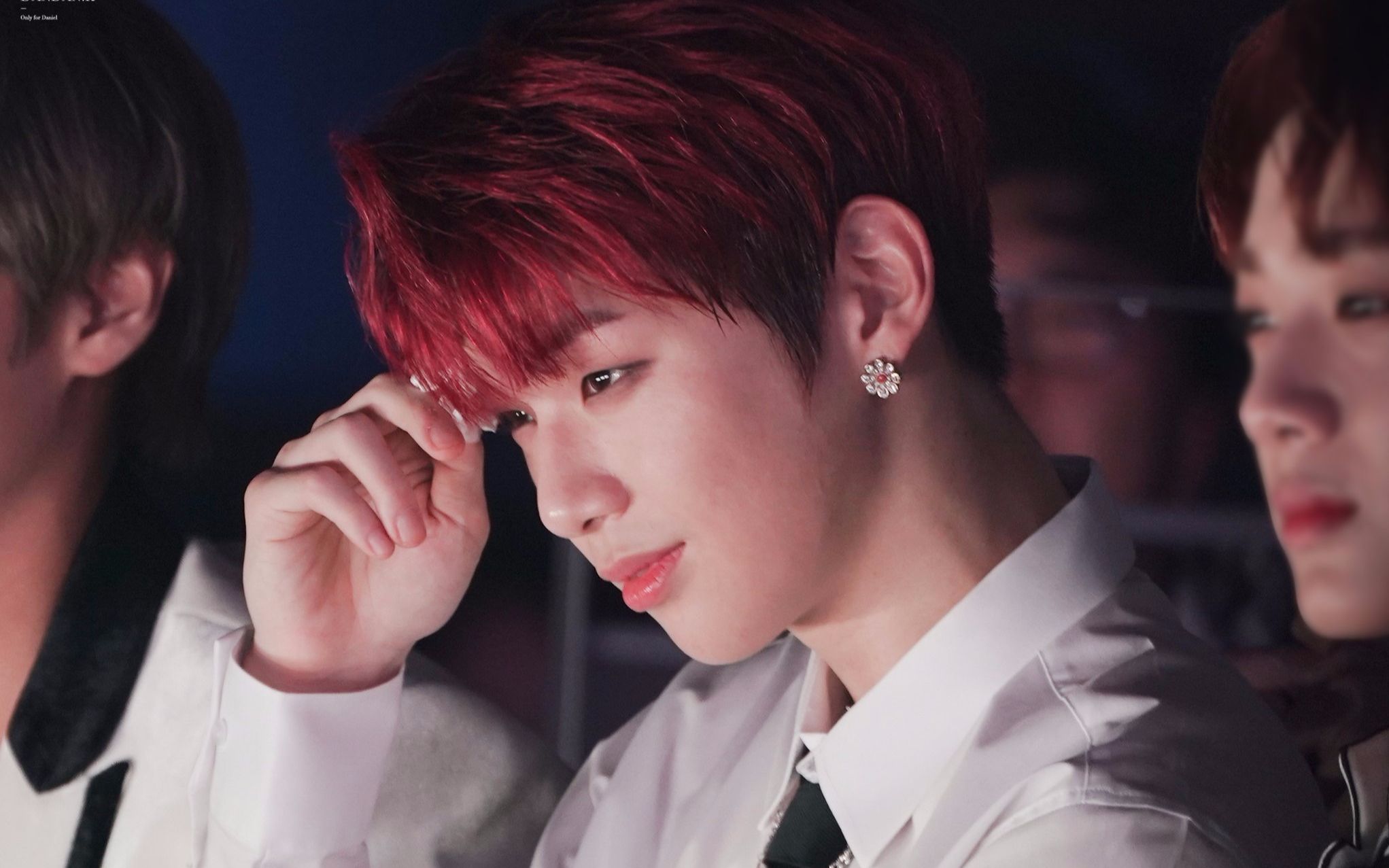 【4k直拍/姜丹尼尔】181106 mga颁奖典礼 wanna one 小分队舞台 light