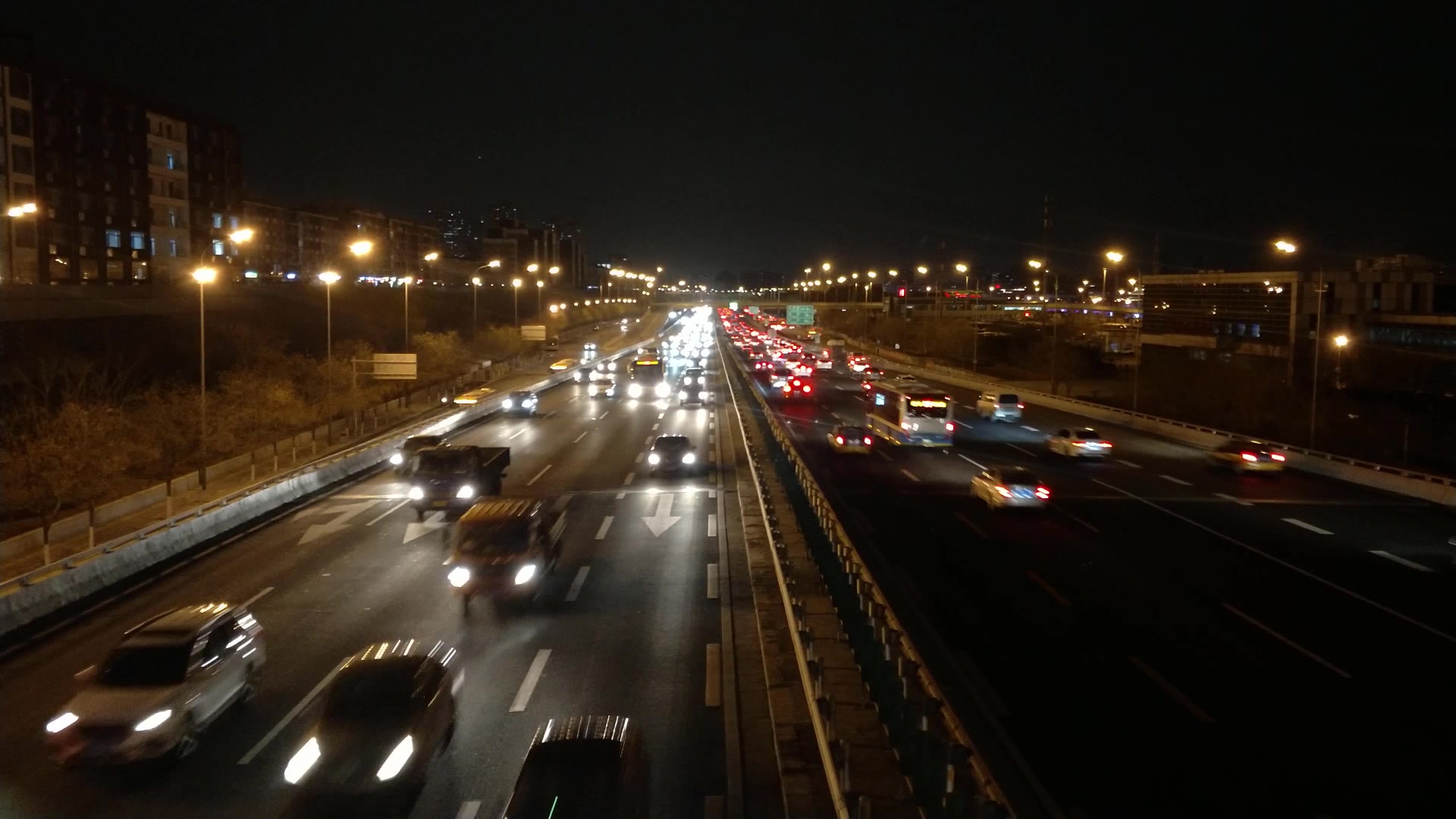 【空镜】夜晚天桥实拍车流空镜