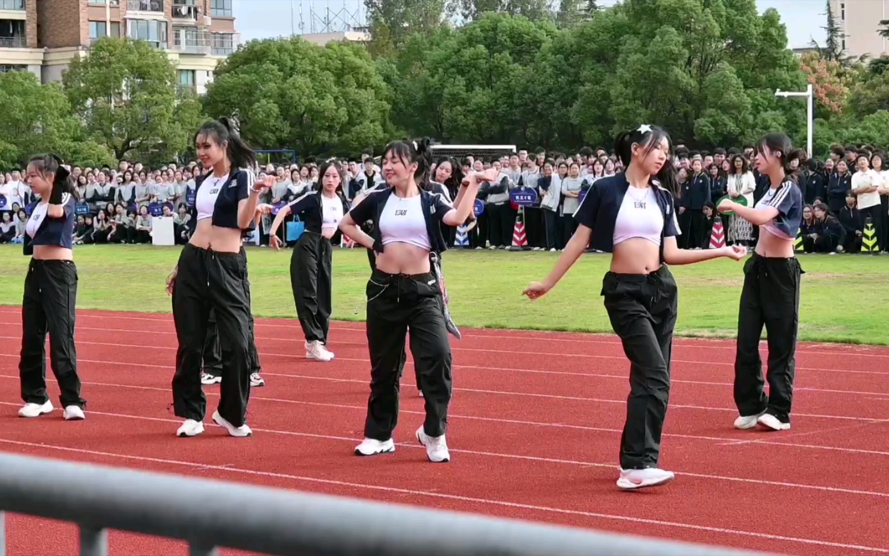 上海南汇中学2023第六十四届秋季田径运动会开幕式舞蹈