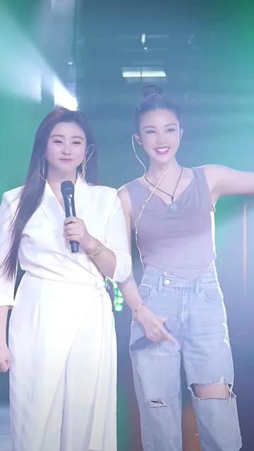《大声唱》七彩传媒菲儿&嘉宾欧阳艺翻唱 @菲儿 晚8:00直播 @欧阳艺