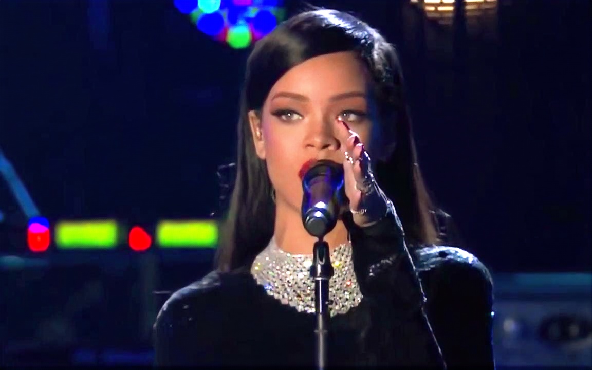 rihanna & eminem live perform