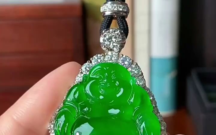 天然a货缅甸翡翠吊坠辣绿饱满佛公吊坠笑佛