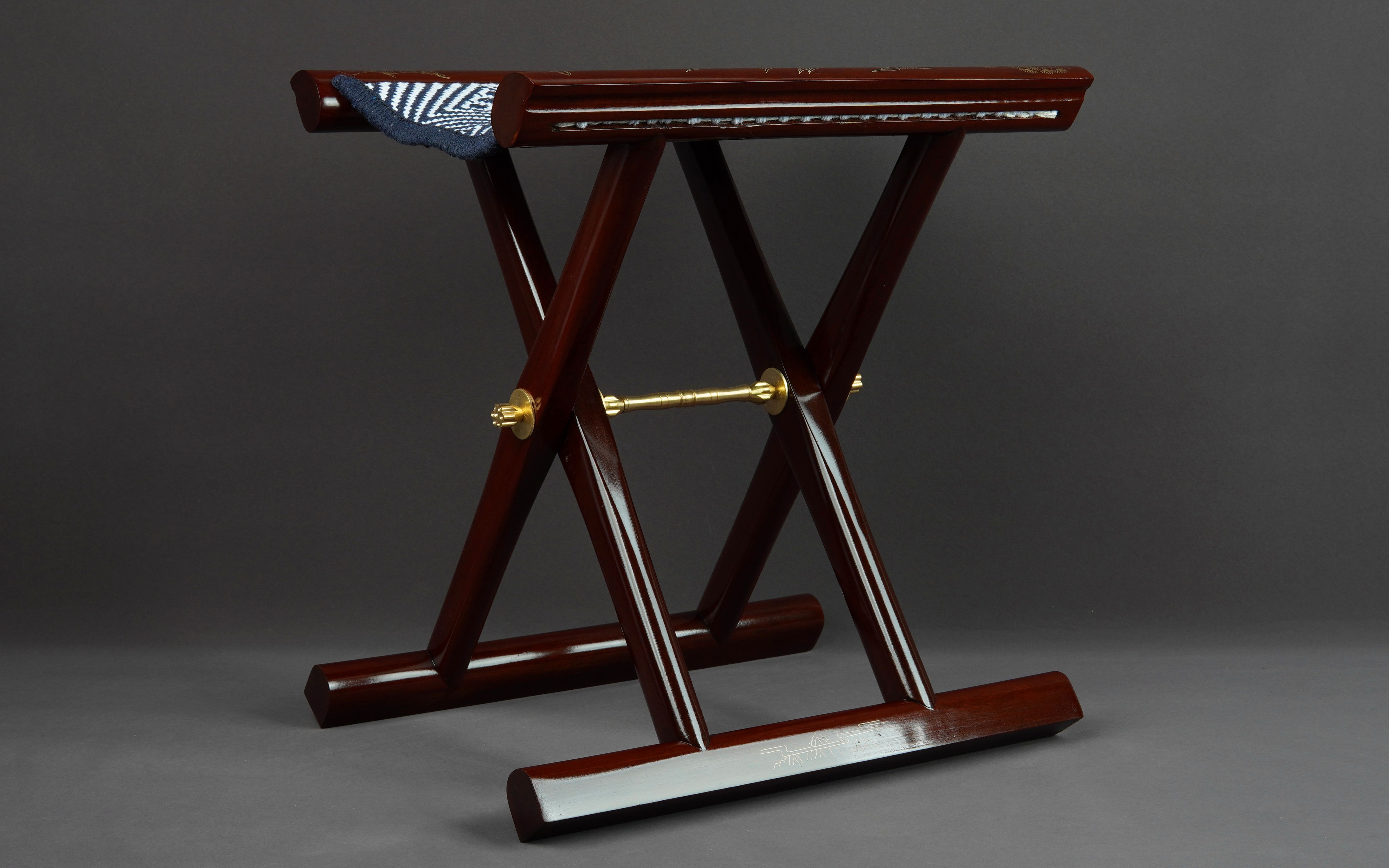 潍坊红木嵌银马扎