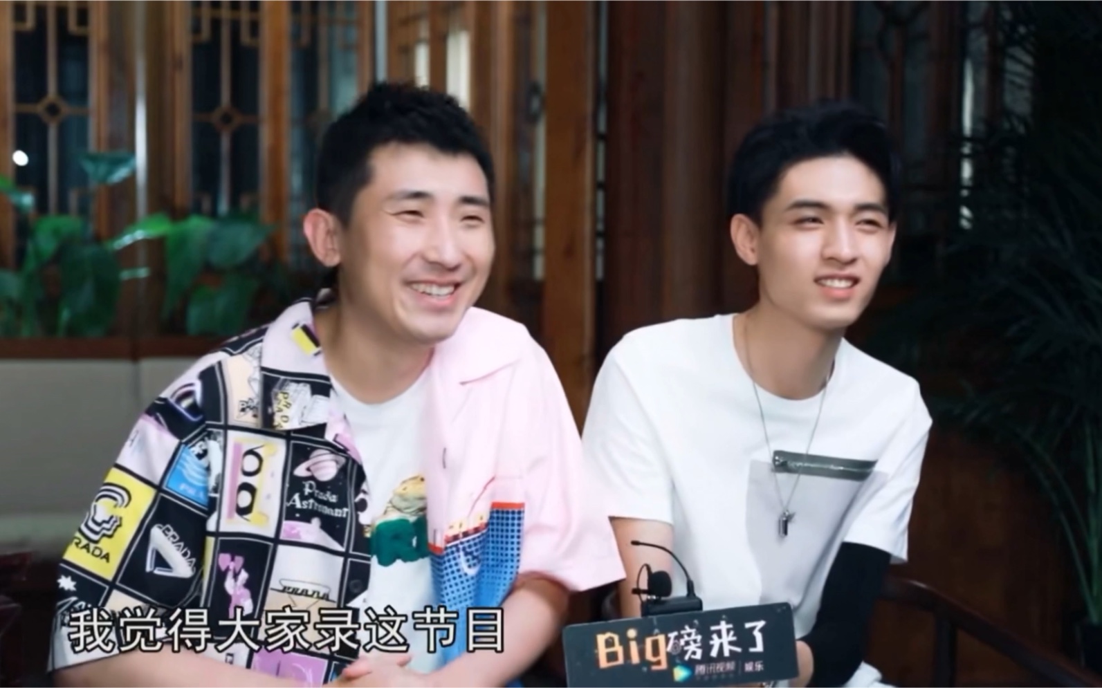 看看尚九熙秦霄贤接受腾讯视频采访是怎么把采访变成相声专场的吧老秦