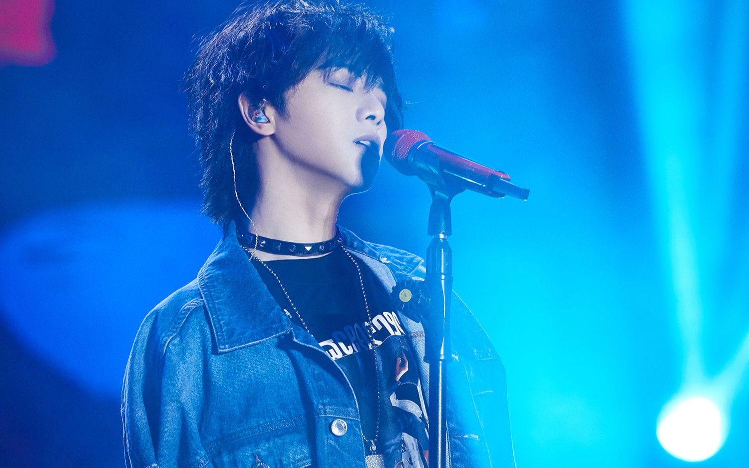 明星高音哪家强华晨宇遇上邓紫棋两人挑战高音碎玻璃差距太大