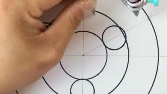 如何用圆规画写轮眼_哔哩哔哩_bilibili