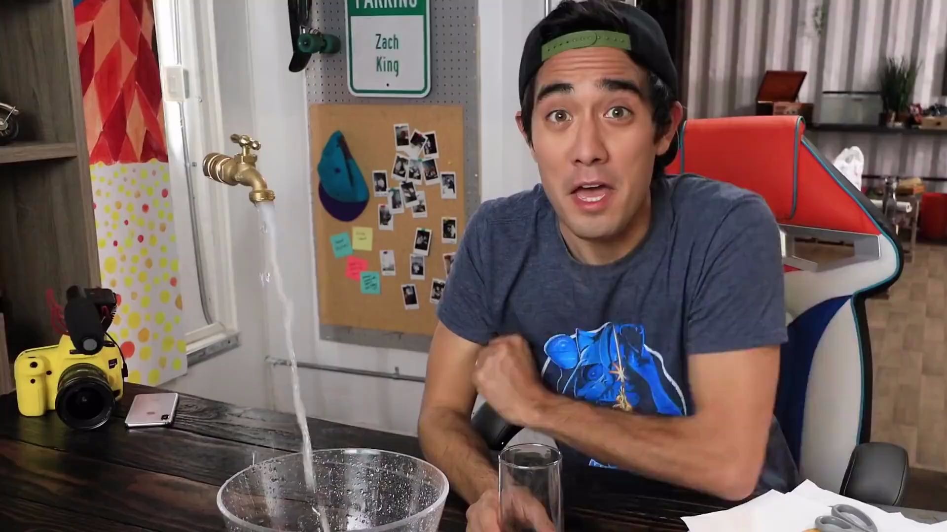 zach king:如何用一杯水表演魔术
