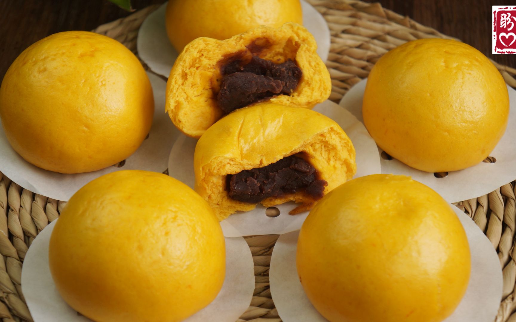 蓬松暄软,甜而不腻的南瓜豆沙包,美味又健康!