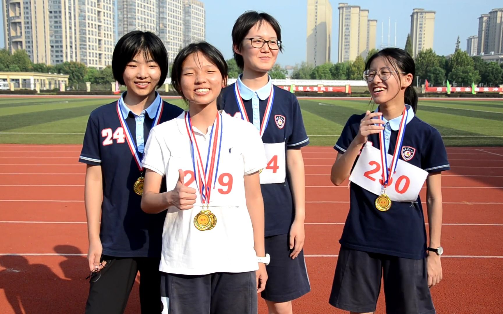 【绍兴鲁迅中学运动会花絮】高二(2)班女子4*100冠军采访哔哩哔哩bilibili