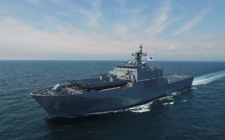 韩国海军天王峰级lstii坦克登陆舰2017