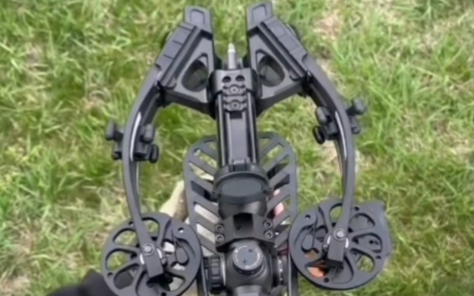 国外合法拍摄小型复合十字弓