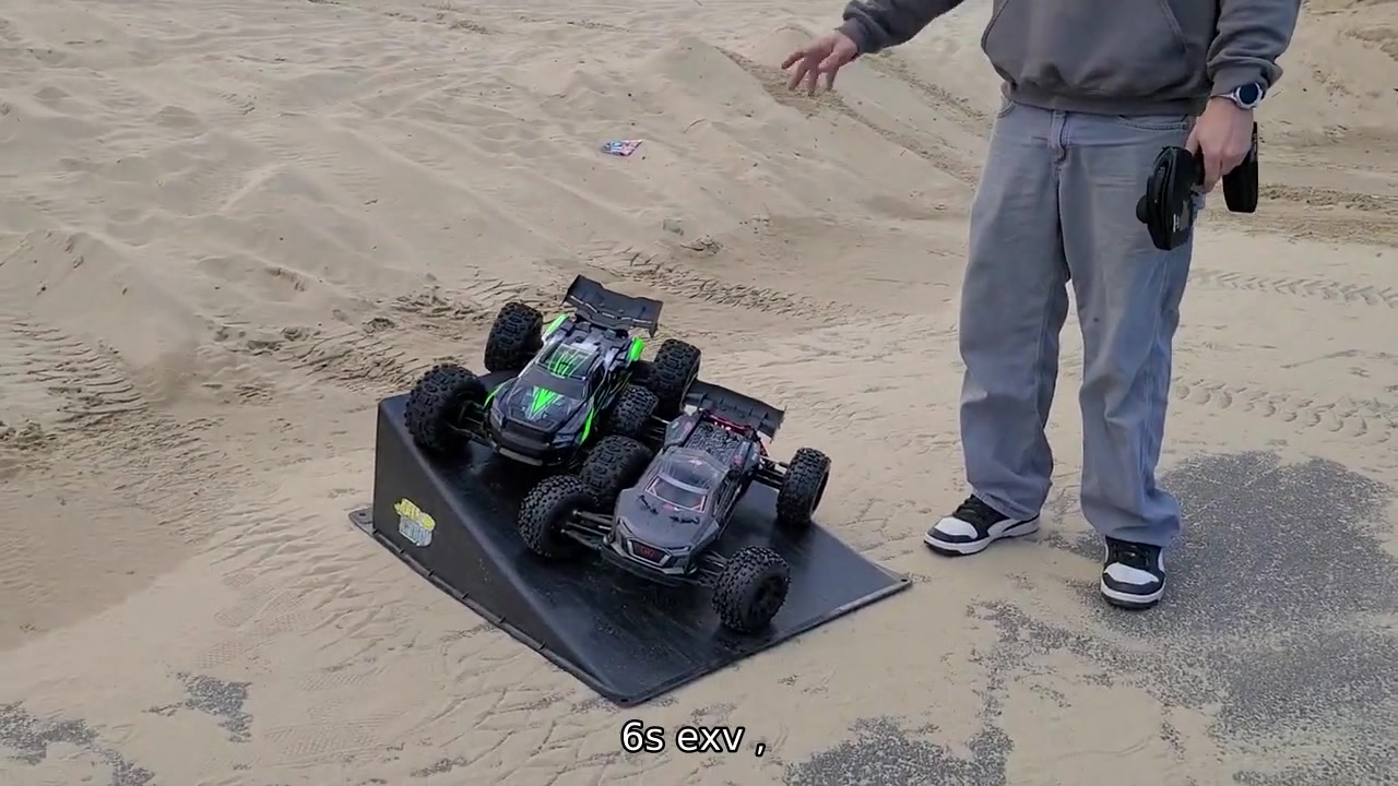 [图][字幕]Traxxas Sledge vs Arrma Talion EXB JUMPING