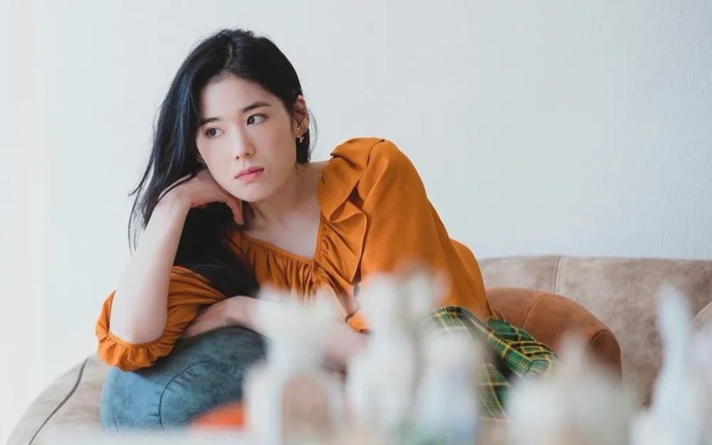 郑恩彩的完美侧颜