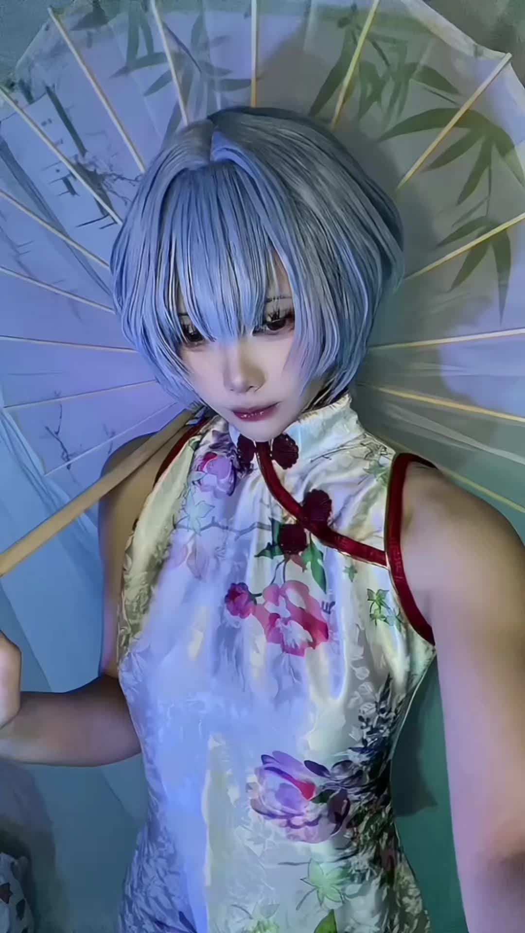 进来看女高的绫波丽旗袍cos