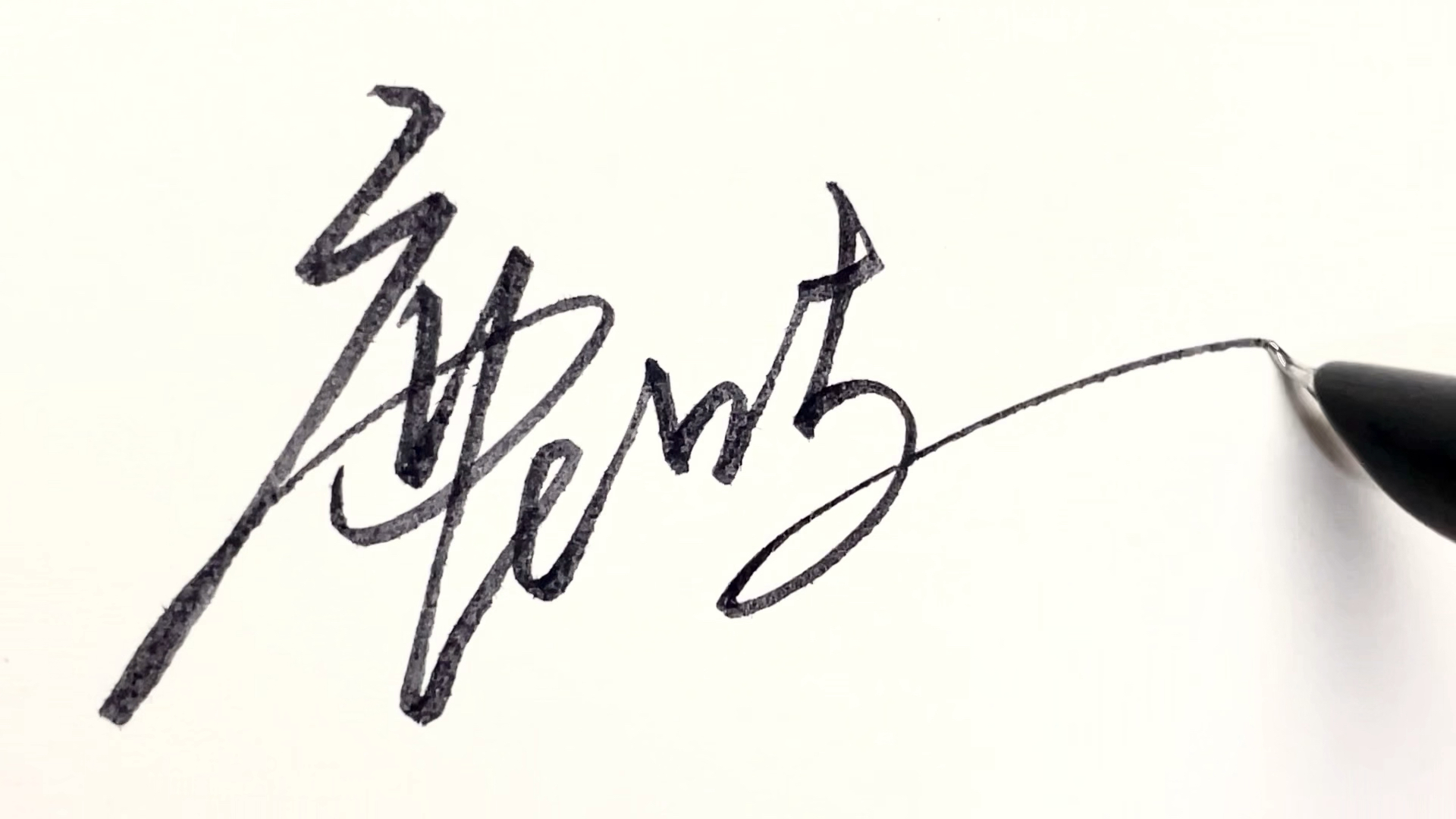 多多转发,关注,评论留下尊姓雅名,就可以帮忙免费设计签名呀.鹿吱