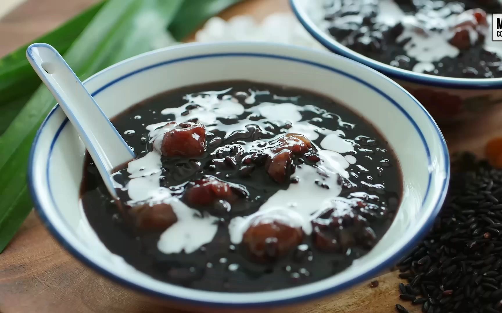 黑糯米粥的功效与作用(黑糯米粥的功效与作用:美容养颜,促进消化)