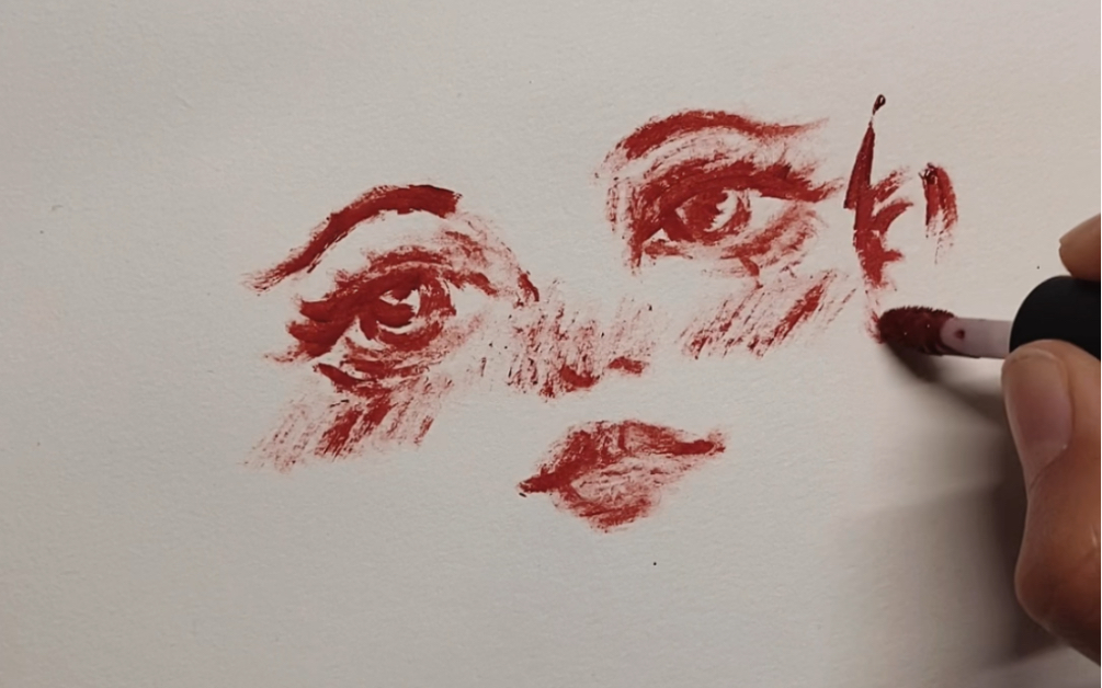 如果你有一支过期的唇釉,那就拿来画画!