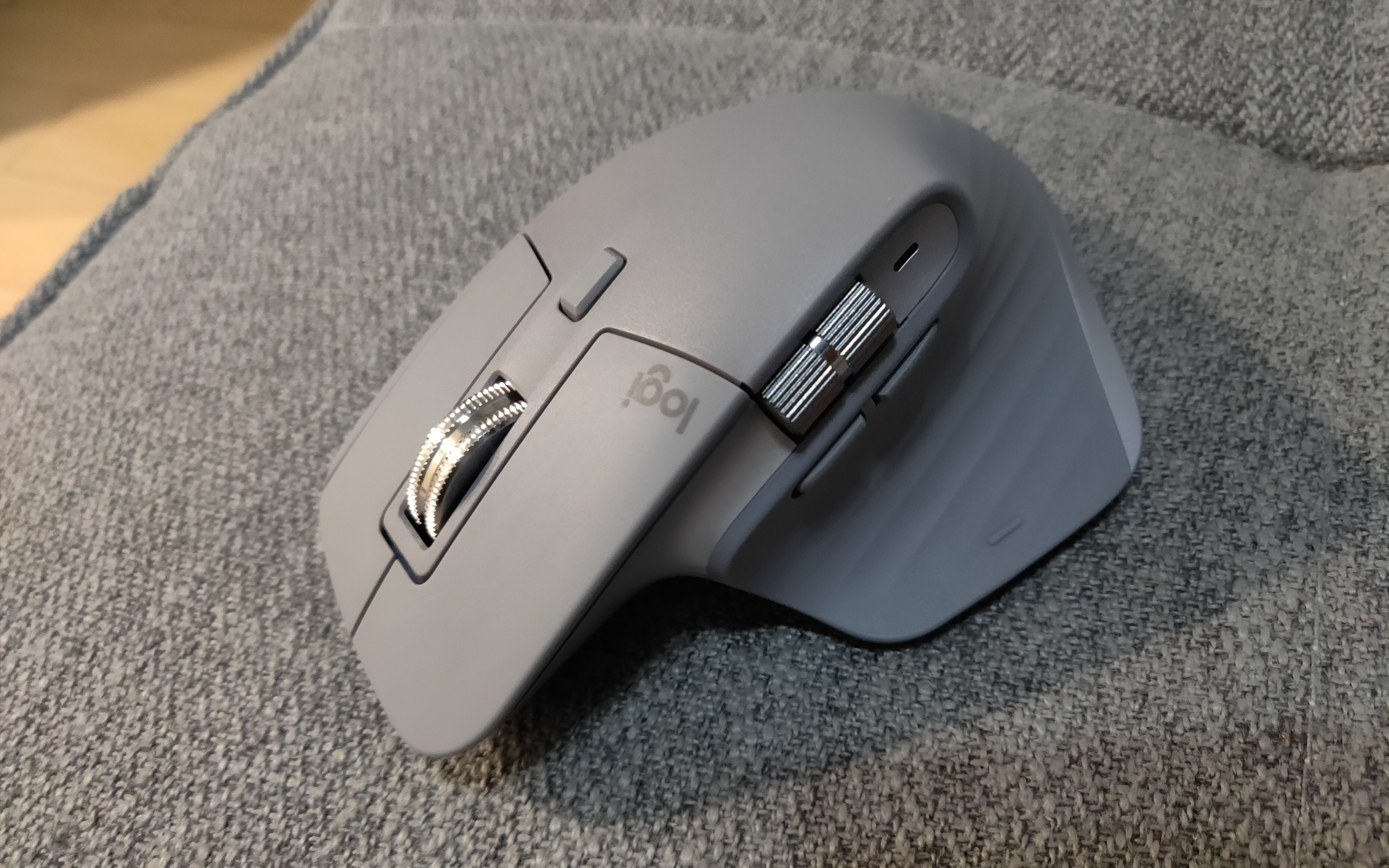 传说中的生产力工具罗技mxmaster3鼠标开箱测评