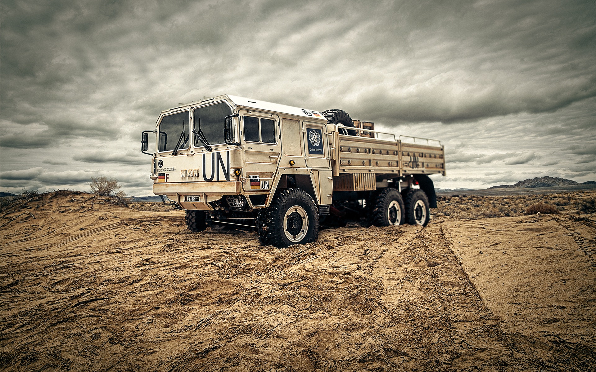 【crossrc/mc6】1/12维和部队涂装德国man卡车