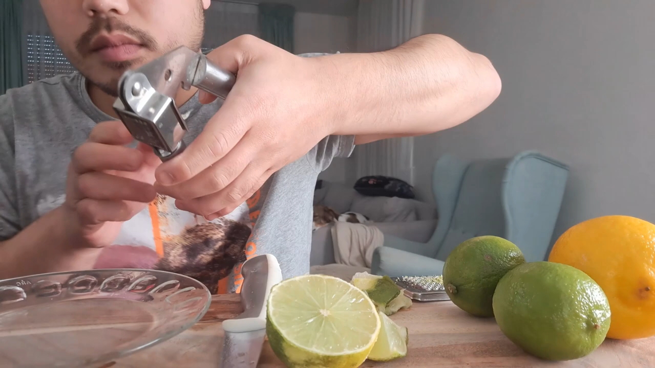 助眠吃播 吃得比脸都干净 柠檬舔盘子