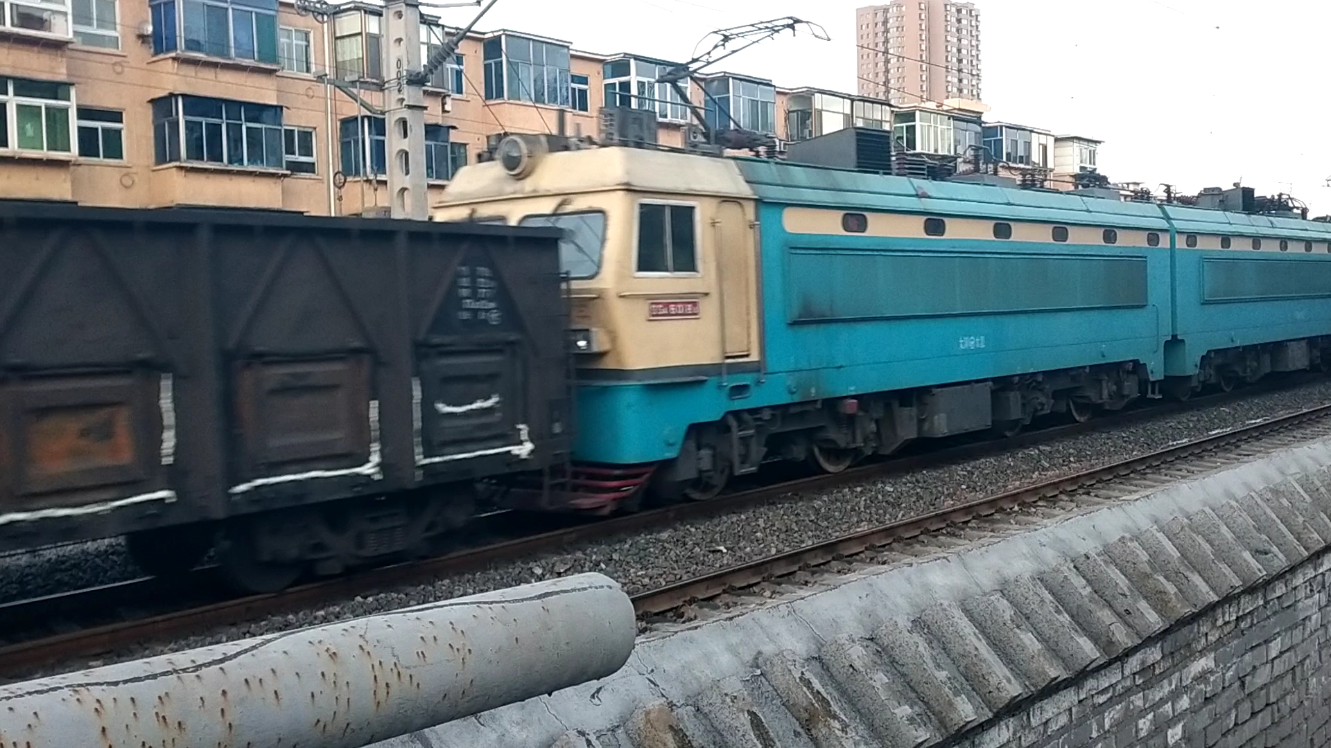 太局太段双机ss4牵引敞车大列通过