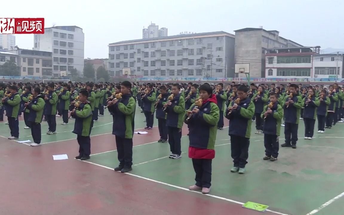 湖北一中学千名学生同场合奏葫芦丝,声音太魔性根本停不下来哔哩哔哩bilibili