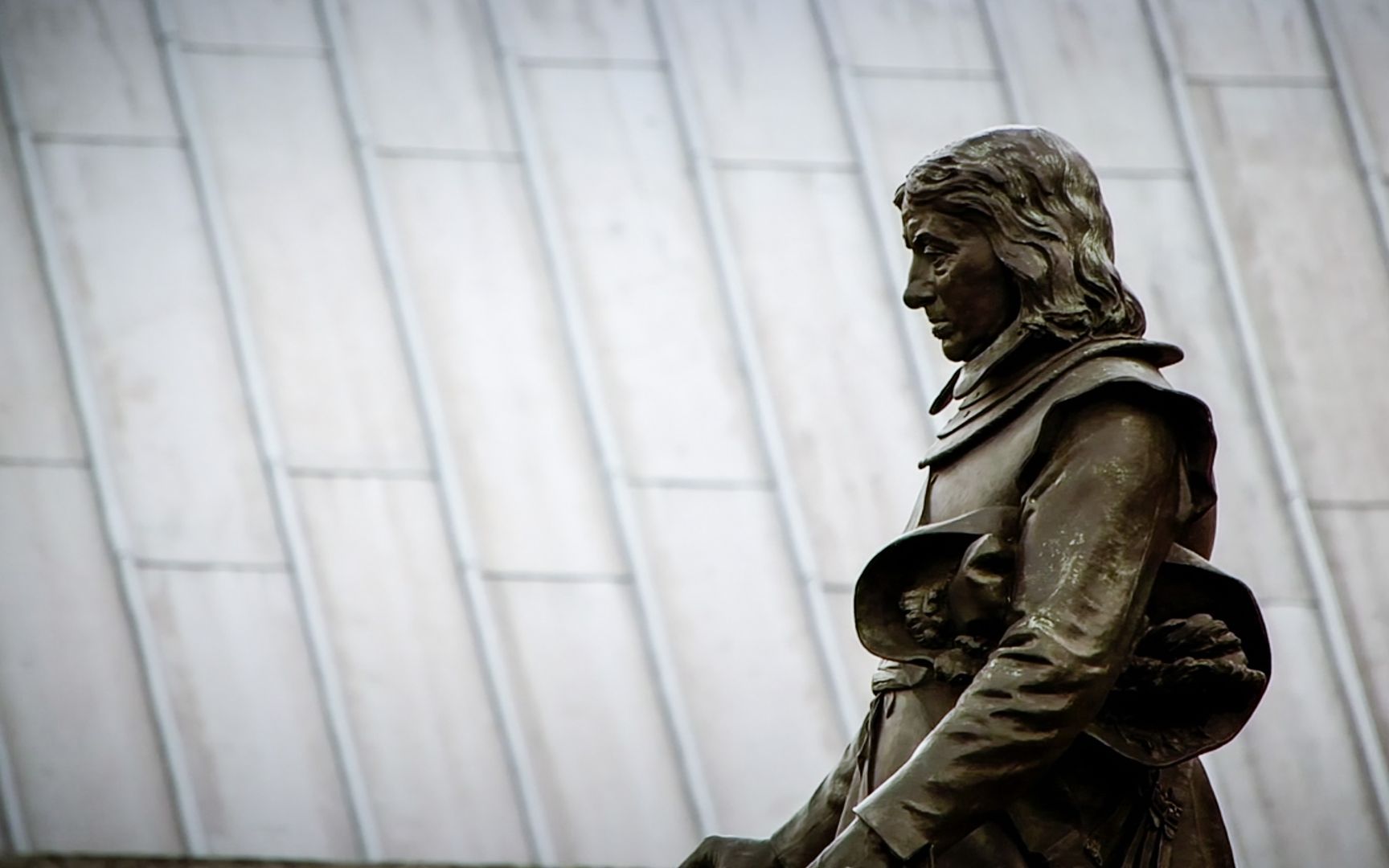 com查理一世人头落地,面对议会劝进克伦威尔表示另请高明www.