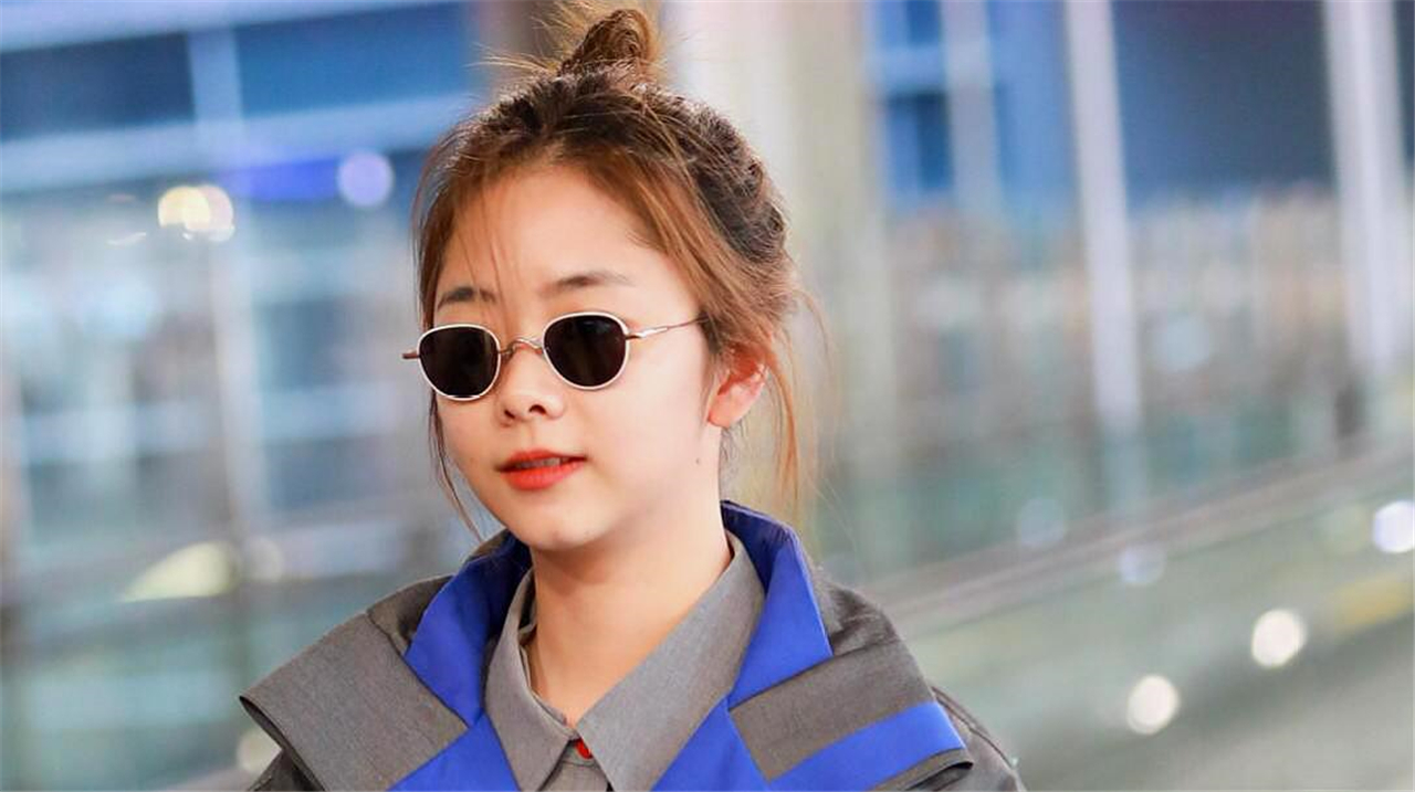 第一次见谭松韵真人,比电视上还要可爱,戴小墨镜的样子太萌了吧