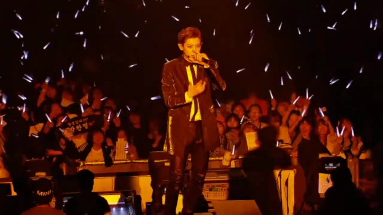 [图]EXO-Baby Don't Cry 演唱会现场高清六人完整版 ‘The EXO’luXion’ in Seoul